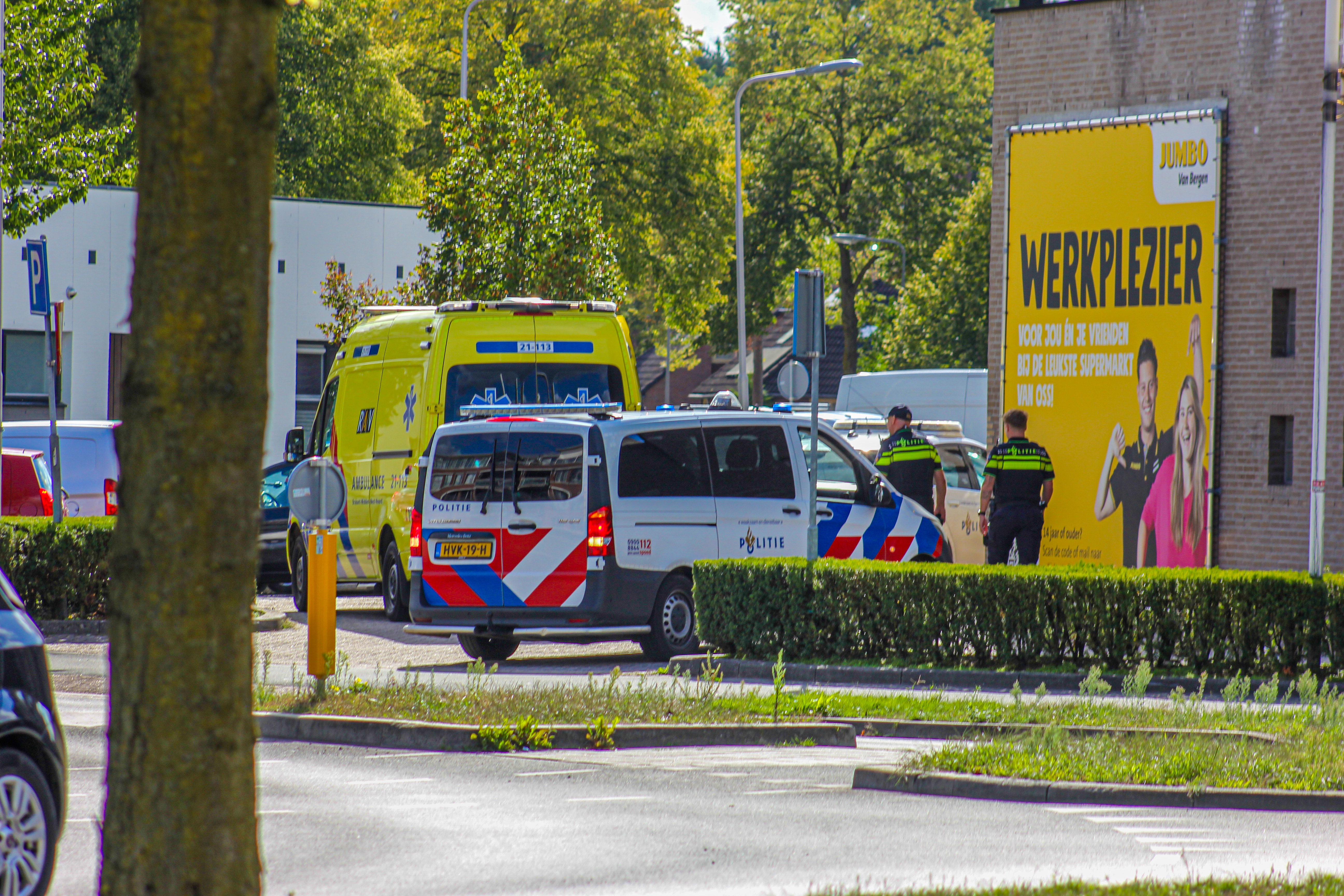 Jongen naar ziekenhuis na botsing met auto op parkeerplaats in Oss