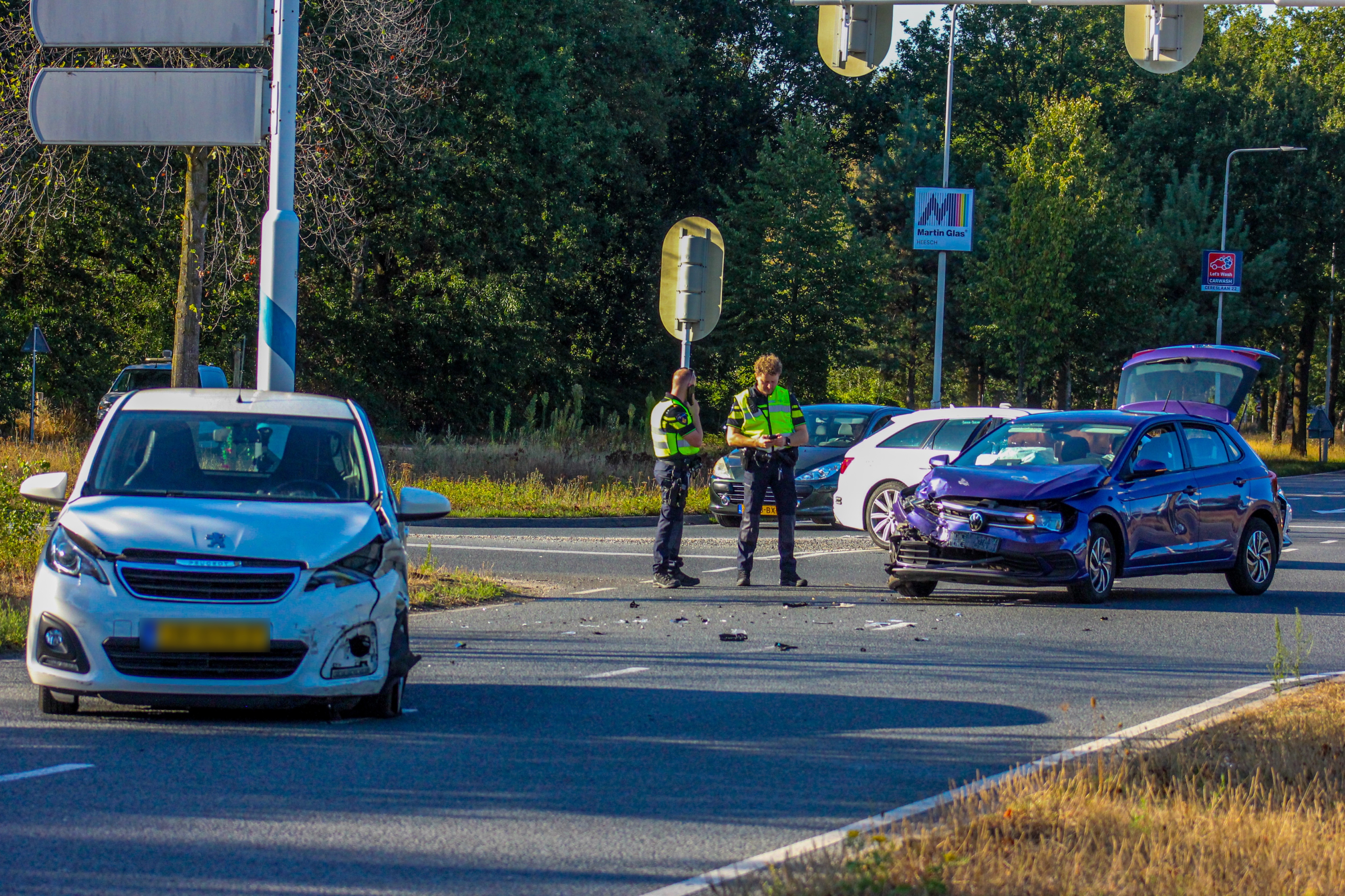 Vrouw naar ziekenhuis na ongeval met twee auto’s in Oss