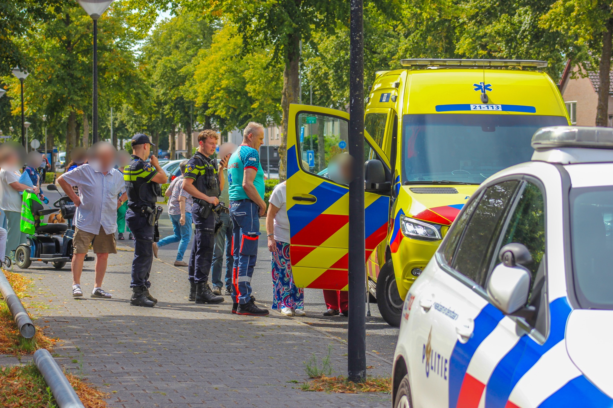 Oudere vrouw mee naar het ziekenhuis na een ongeval aan de Schaepmanlaan in Oss.