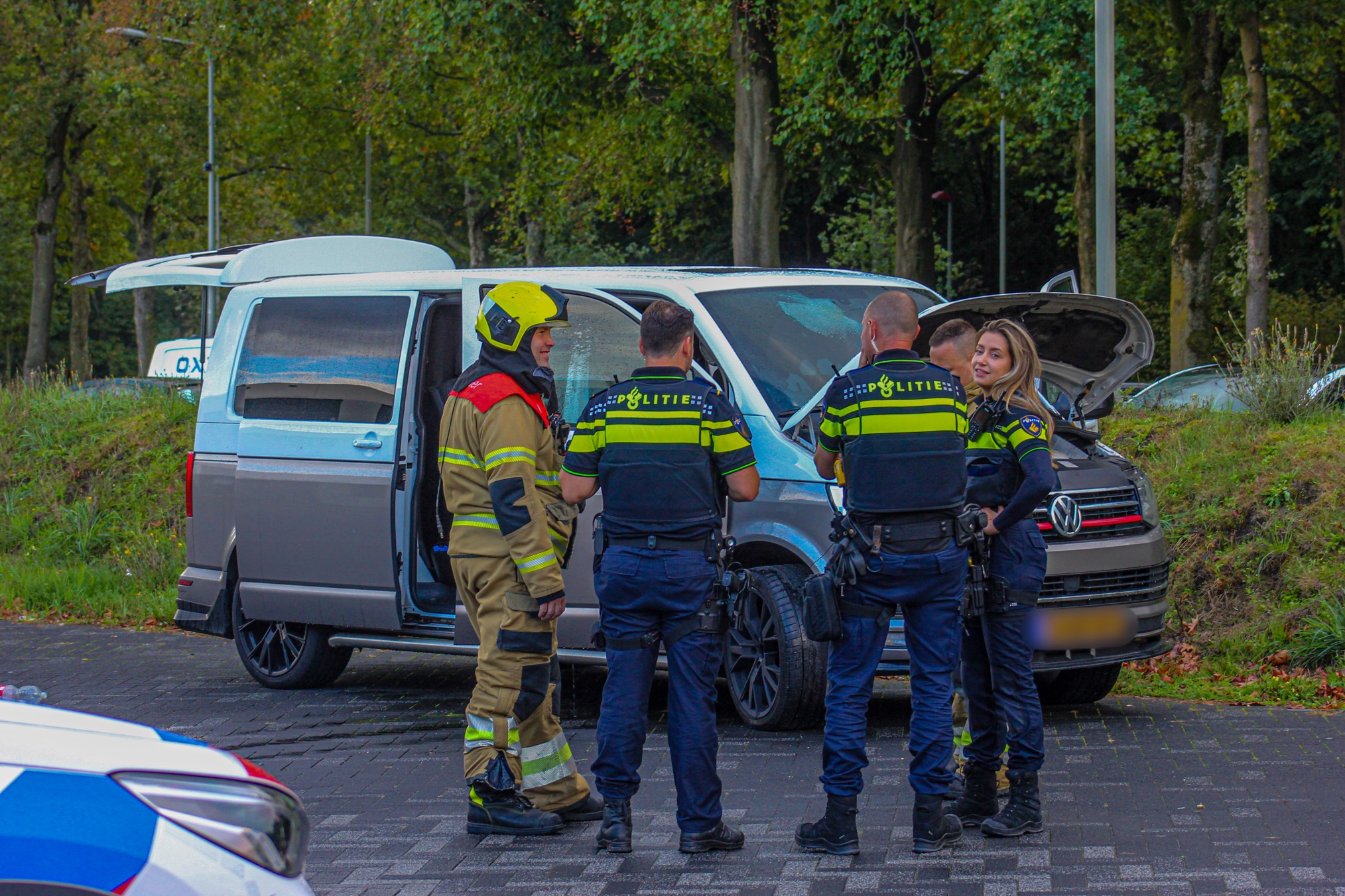 Brand in busje aan de Nelson Mandelaboulevard naast TOP Oss.