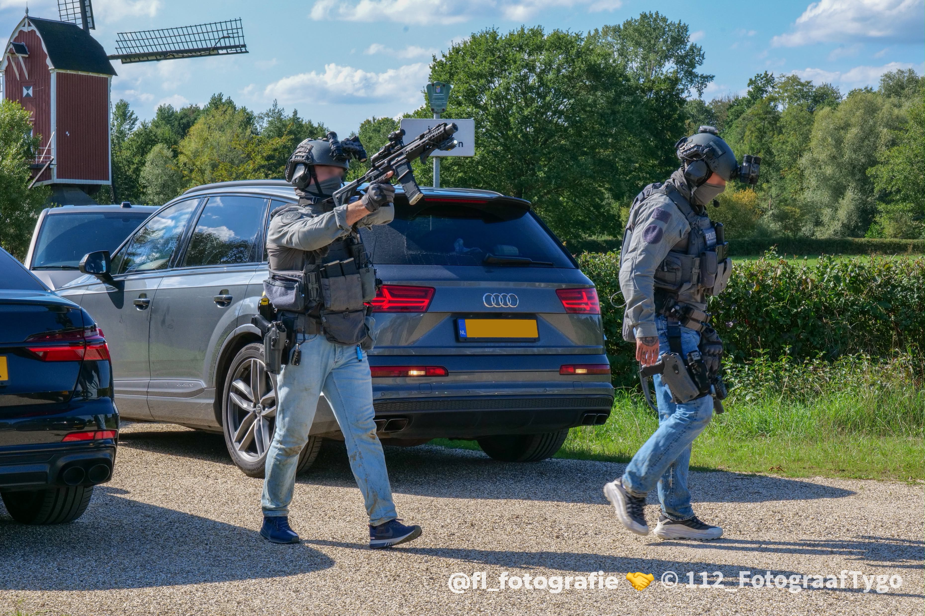 (DSI) Dienst Speciale Interventies ter plaatse bij schietpartij Overasselt.