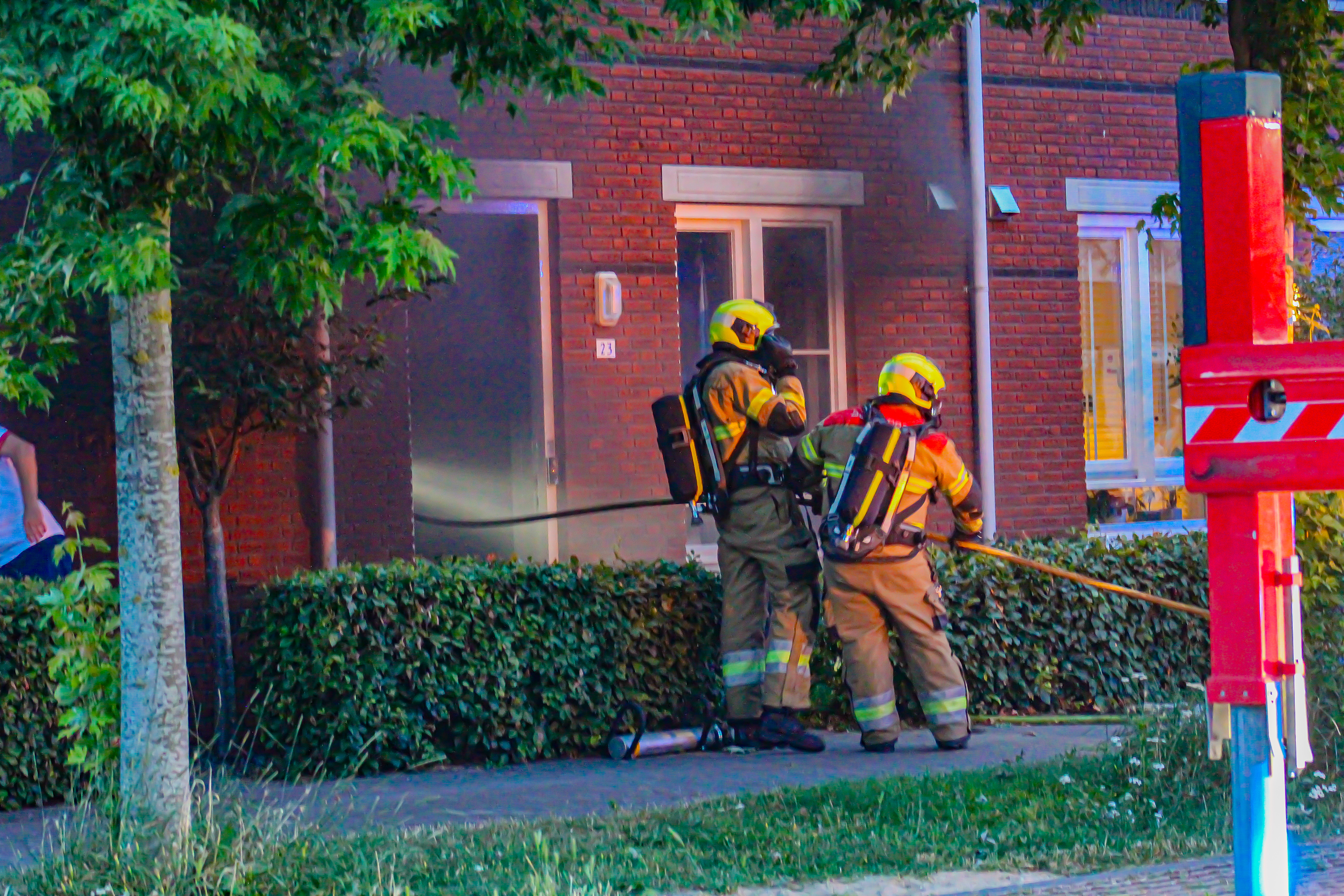 Hond gered bij een een woning brand aan De kas in Oss